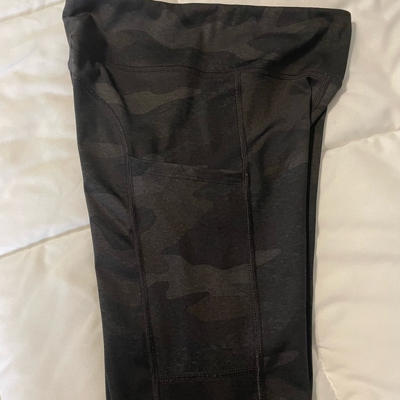 Aeropostale black camo leggings - Picture 6 of 9